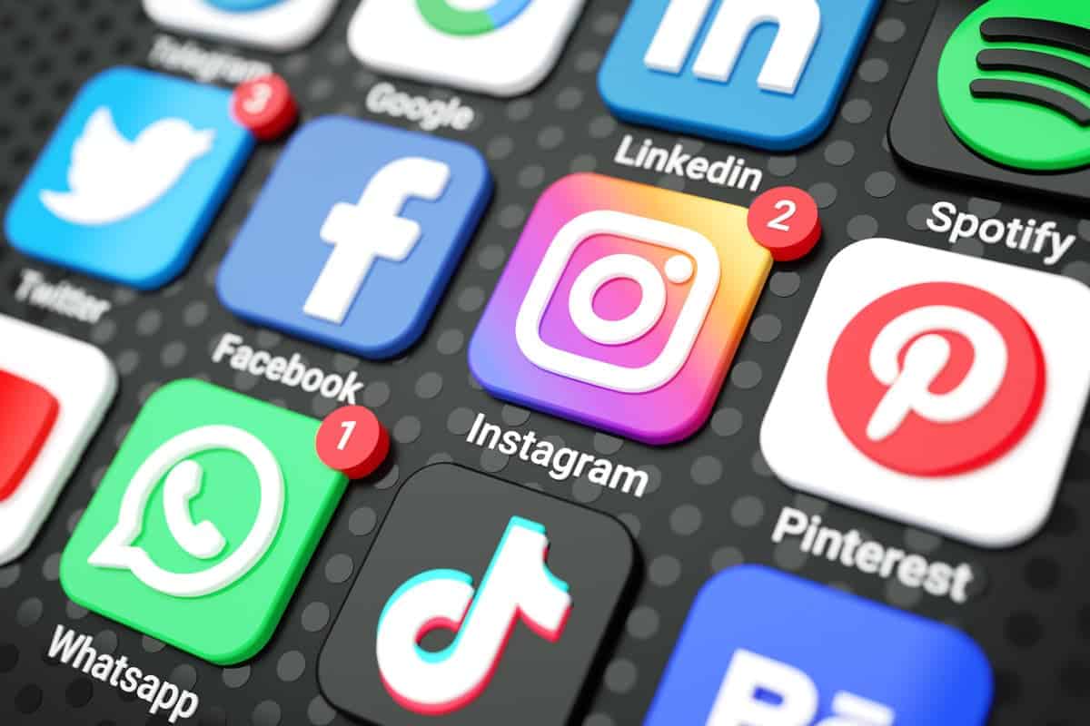 vers une interdiction des réseaux sociaux en france et en europe à partir de cette âge ce que l'on sait