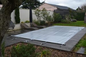 bâche à barres pour piscine à quoi sert elle vraiment et comment bien la choisir