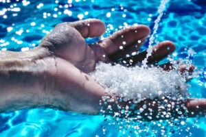 Chlore choc dans une piscine : quel dosage par par m3 ?