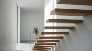 Escalier suspendu : une solution design et minimaliste