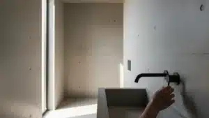 Salle de bain béton ciré : moderniser son espace