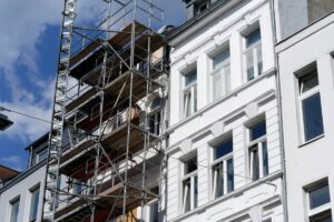 de la façade vieillissante à une maison performante et durable